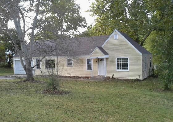 108 W Hubble Dr, Marshfield, MO 65706