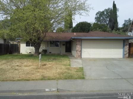 325 Beelard Dr, Vacaville, CA 95687