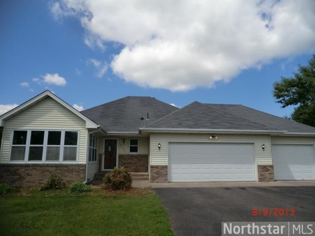 32350 Nottingham Ct, Lindstrom, MN 55045