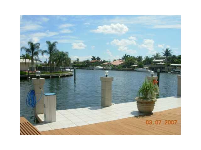 661 OLEANDER DR, Hallandale, FL 33009