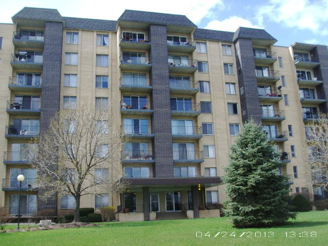 5400 Walnut Ave Unit 111, Downers Grove, IL 60515