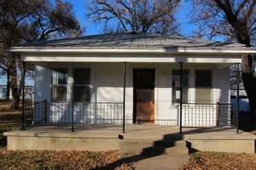 332 W 40th St S, Wichita, KS 67217