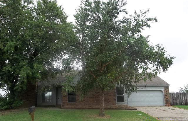 1320 Westbury Ter, Yukon, OK 73099