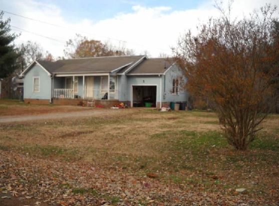 513 Davis St, Cowan, TN 37318