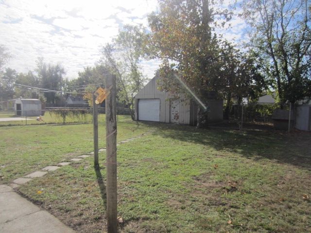 319 Nelson Ave, Haysville, KS 67060