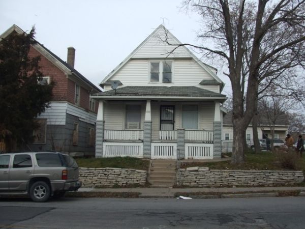 2926 W. Locust, Milwaukee, WI 53210