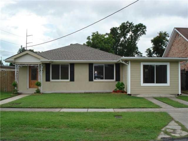 302 W Prosper St, Chalmette, LA 70043