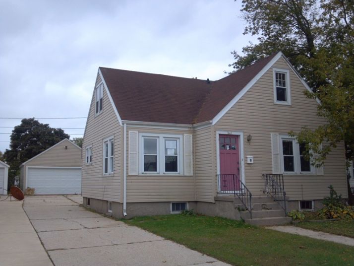 829 Jackson St, Manitowoc, WI 54220