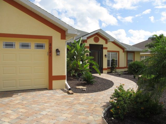 8021 Liriope Loop, Lehigh Acres, FL 33972