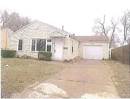 1311 Black St, Pekin, IL 61554