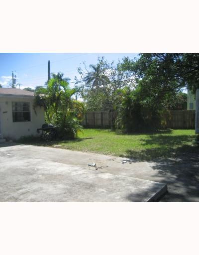 2608 214 ST, Miami, FL 33180