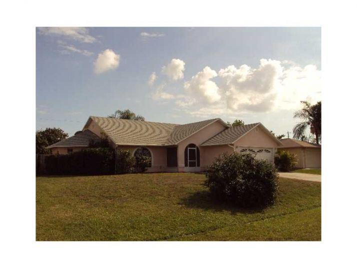 418 Tunison Ln, Sebastian, FL 32958