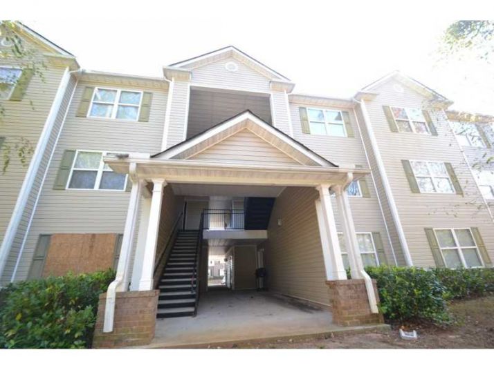 7303 Fairington Ridge Circle, Lithonia, GA 30038