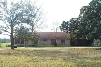 1525 Salem Church Rd, Collins, MS 39428