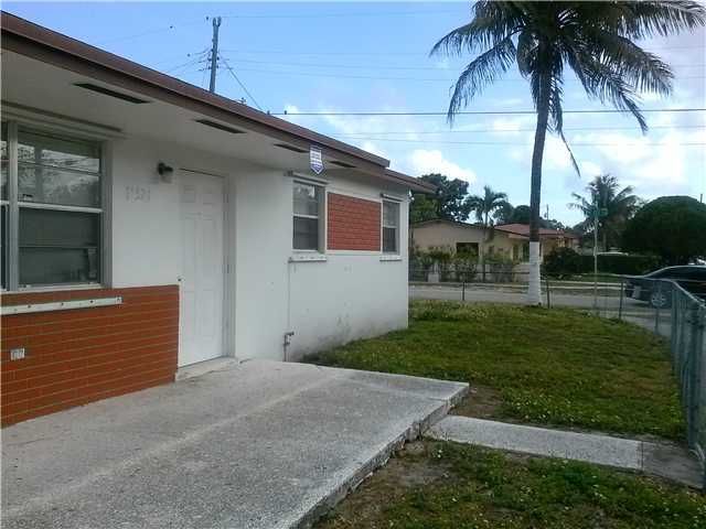 11321 NW 10 AV, Miami, FL 33168