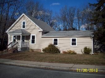 36 Chamberlain St, Rochester, NH 03867