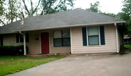 105 Leslie St, Bonham, TX 75418