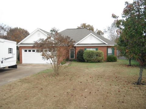 106 Robin Ct., Deatsville, AL 36022