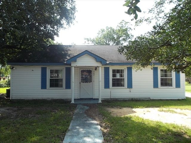 402 4th Ave, Atmore, AL 36502