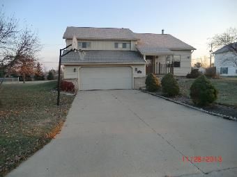 5690 Clover Ridge Dr, Lima, OH 45807