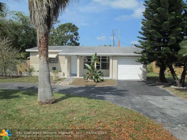 2440 KINGSTON DR, Hollywood, FL 33023