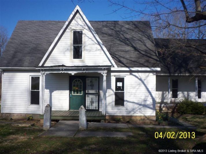 1432 Lawrenceport Main, Mitchell, IN 47446