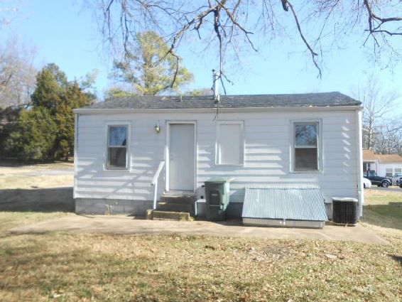 917 Huber St, Festus, MO 63028