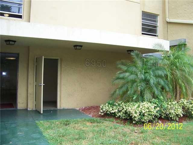 6950 MIAMI GARDENS DR # 2-210, Hialeah, FL 33015