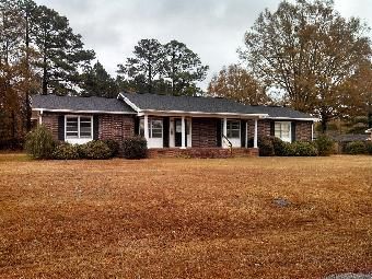 109 Woods Ter, Greenwood, SC 29646