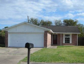 284 Austin St, Angleton, TX 77515