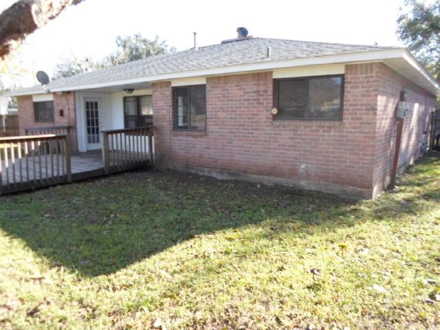 11 Lobo Ct, Angleton, TX 77515