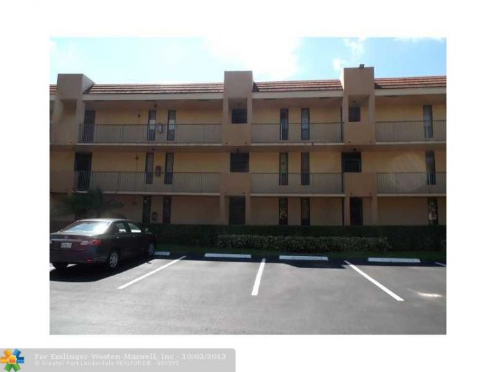 5625 Coral Lake Dr # 301, Pompano Beach, FL 33063