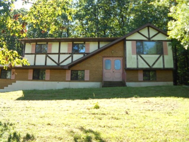 1 Navajo Dr, Auburn, PA 17922