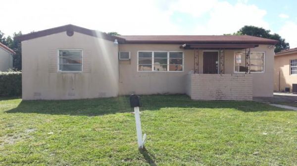 20 W 58 St, Hialeah, FL 33012