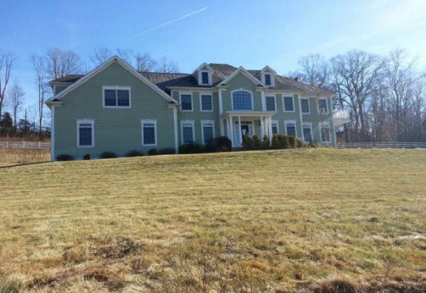 11 Bishop Ln, Avon, CT 06001