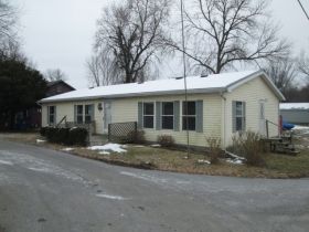 82 Wood St, Buckeye Lake, OH 43008