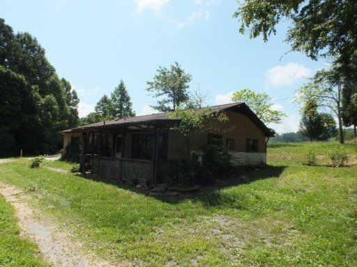 1073 Riggs Chapel Rd, Harriman, TN 37748