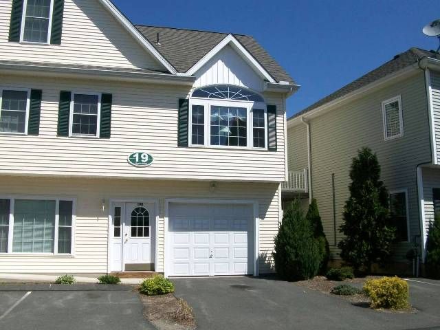 19b Pasco Dr, East Windsor, CT 06088