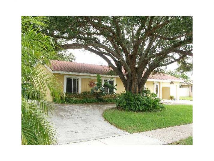 19980 NW 65 CT, Hialeah, FL 33015