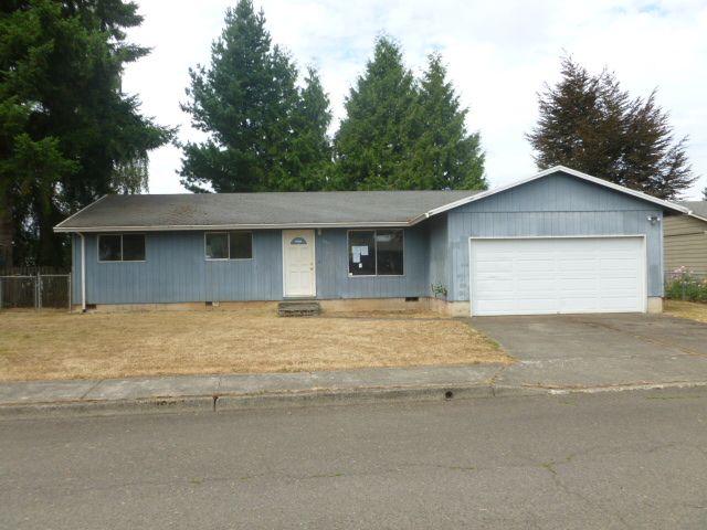 879 N Broadway Street, Estacada, OR 97023