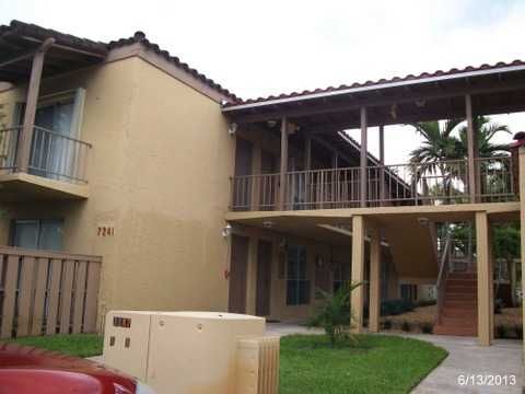 7241 Miami Lakes Dr Apt D8, Hialeah, FL 33014