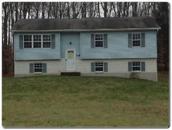 108 Turkey Run Dr, Greentown, PA 18426