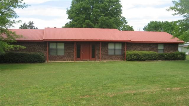 909 N Ray Rd, Clarksville, AR 72830