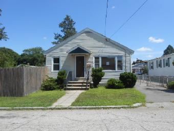 17 Gloucester St, Providence, RI 02908