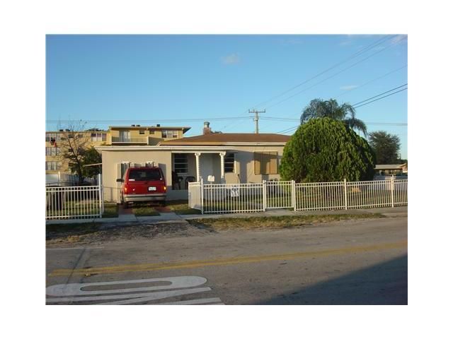 595 140 St, Miami, FL 33161