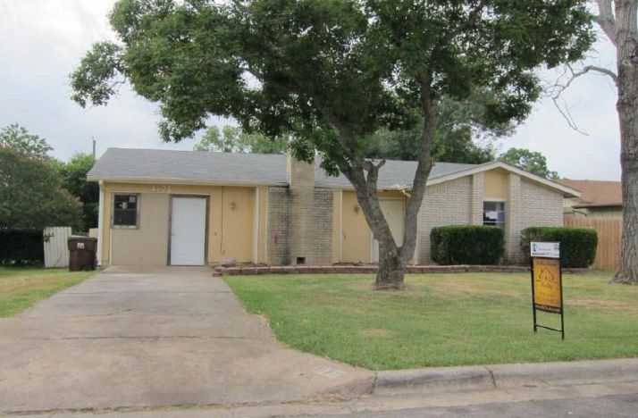 1401 Green Downs Dr, Round Rock, TX 78664