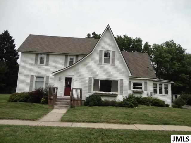 310 E Elizabeth St, Stockbridge, MI 49285