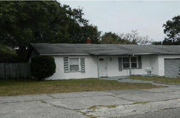 611 Pine St, Tarpon Springs, FL 34689