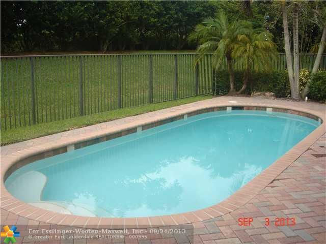 7381 NW 115th Ter, Pompano Beach, FL 33076