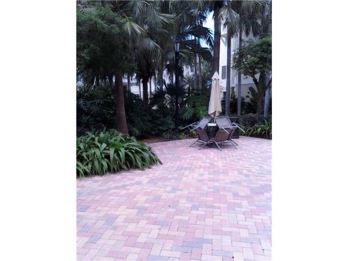 7564 SW 102 ST # 211, Miami, FL 33156